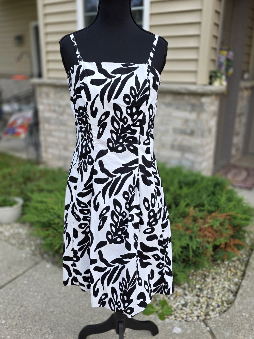 White House Black Market Black White Floral Strapless Dress Size 6